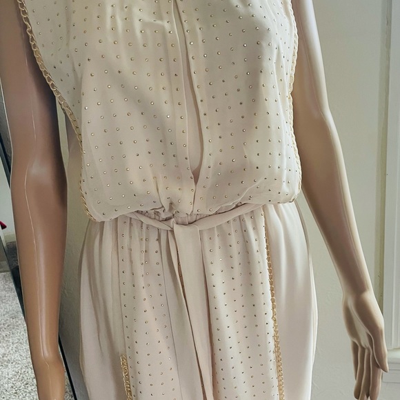 Cream and gold belted, light-weight dress with gold chain embedded on the seams. - Picture 3 of 9